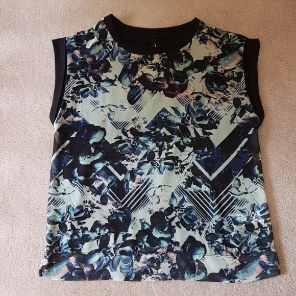 Jess Sheer Front Panel Patterned Top - Picture 7 of 7